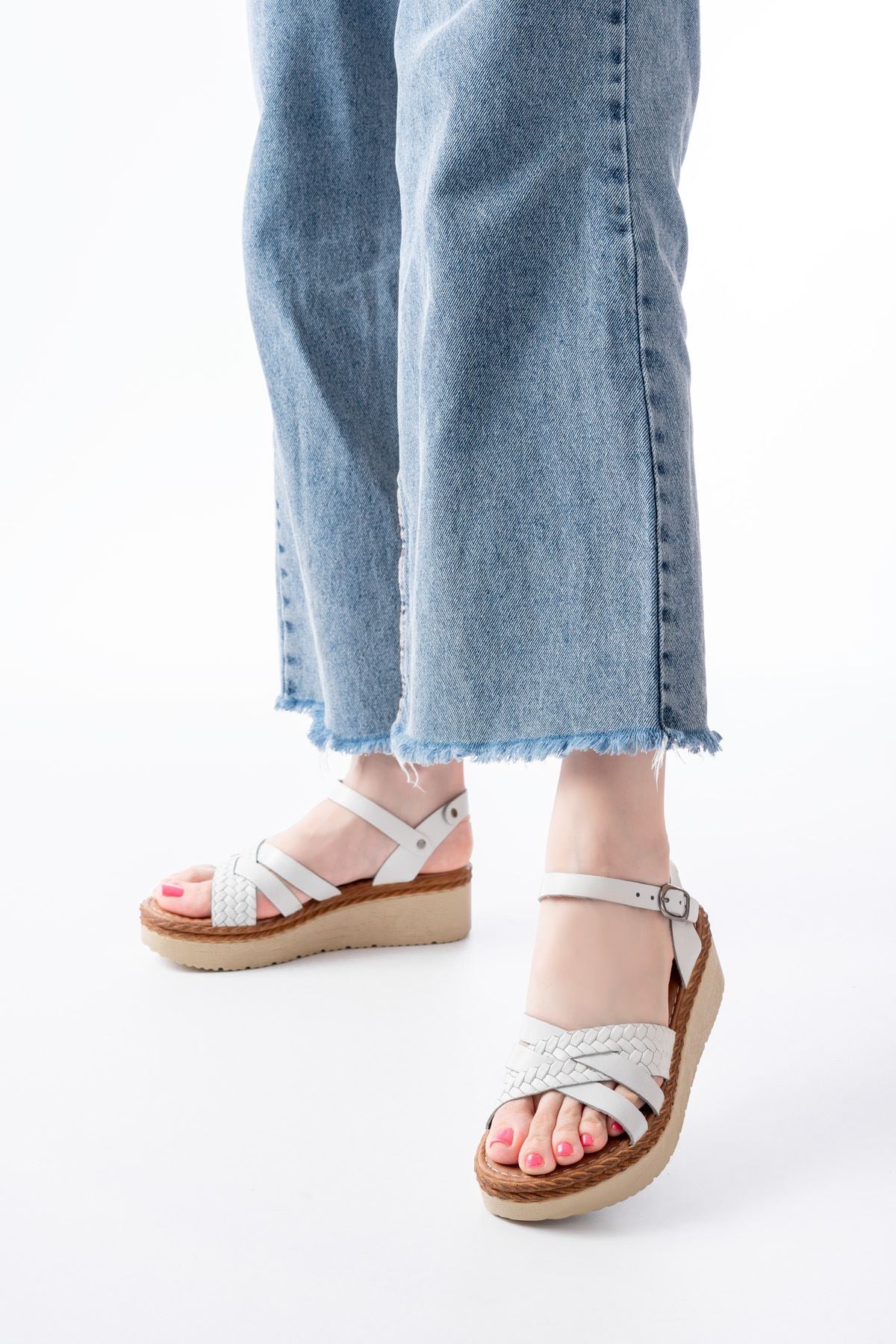 Zeytner Beyaz Örgü Hakiki Deri Taban Kadın Sandalet