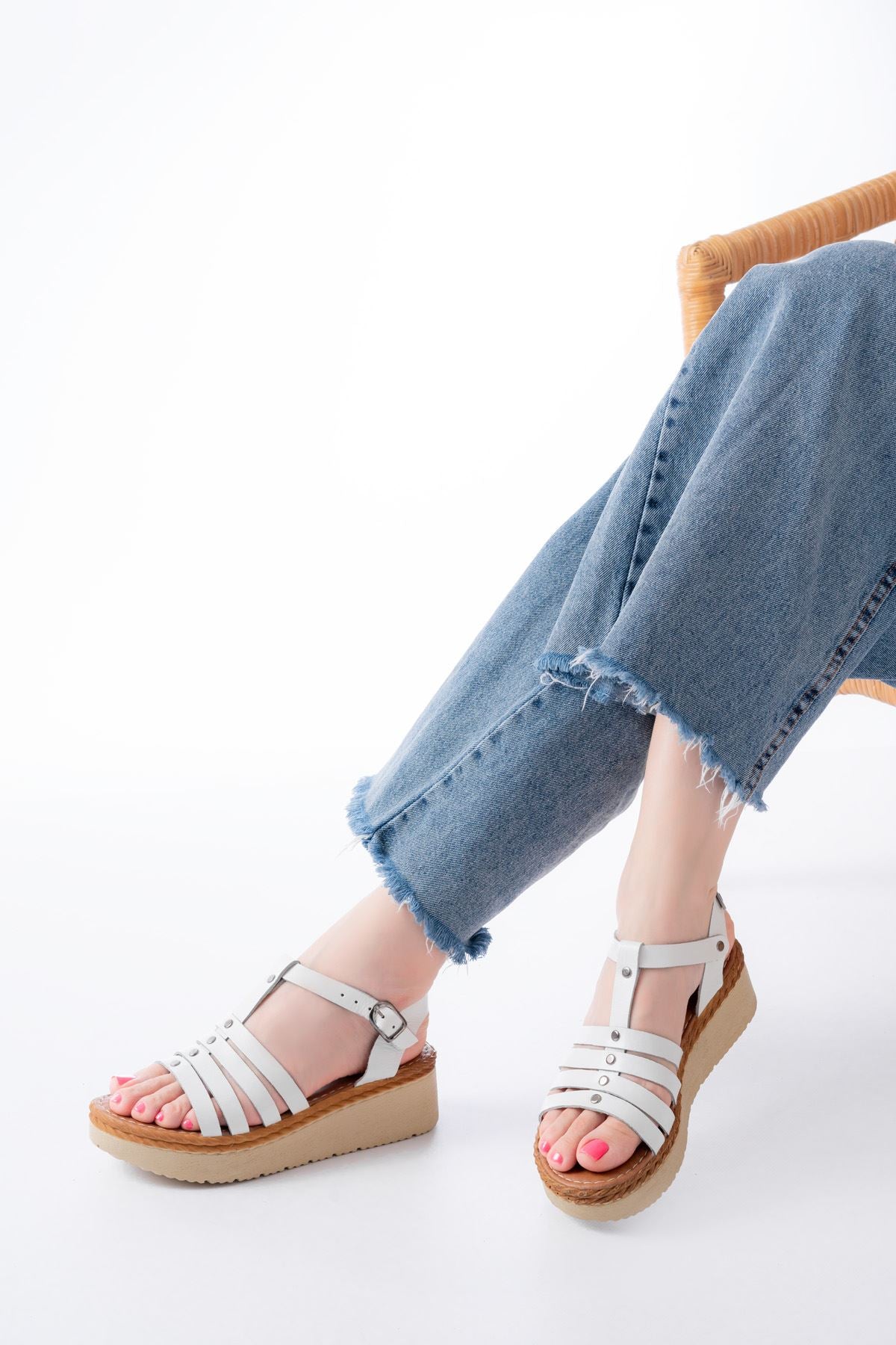 Zülfüar Beyaz Hakiki Deri Taban Kadın Sandalet