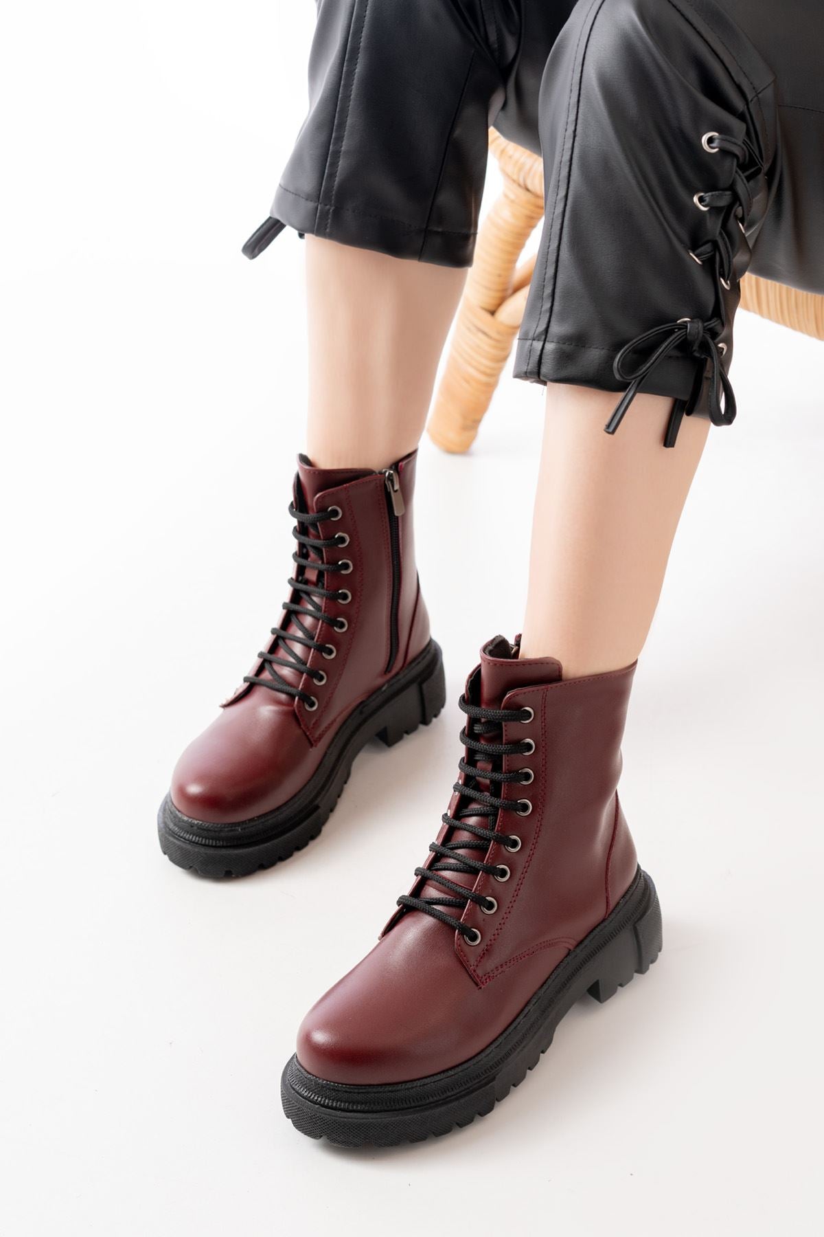 Lasin Bordo Bağcıklı Fermuarlı Kadın Bot