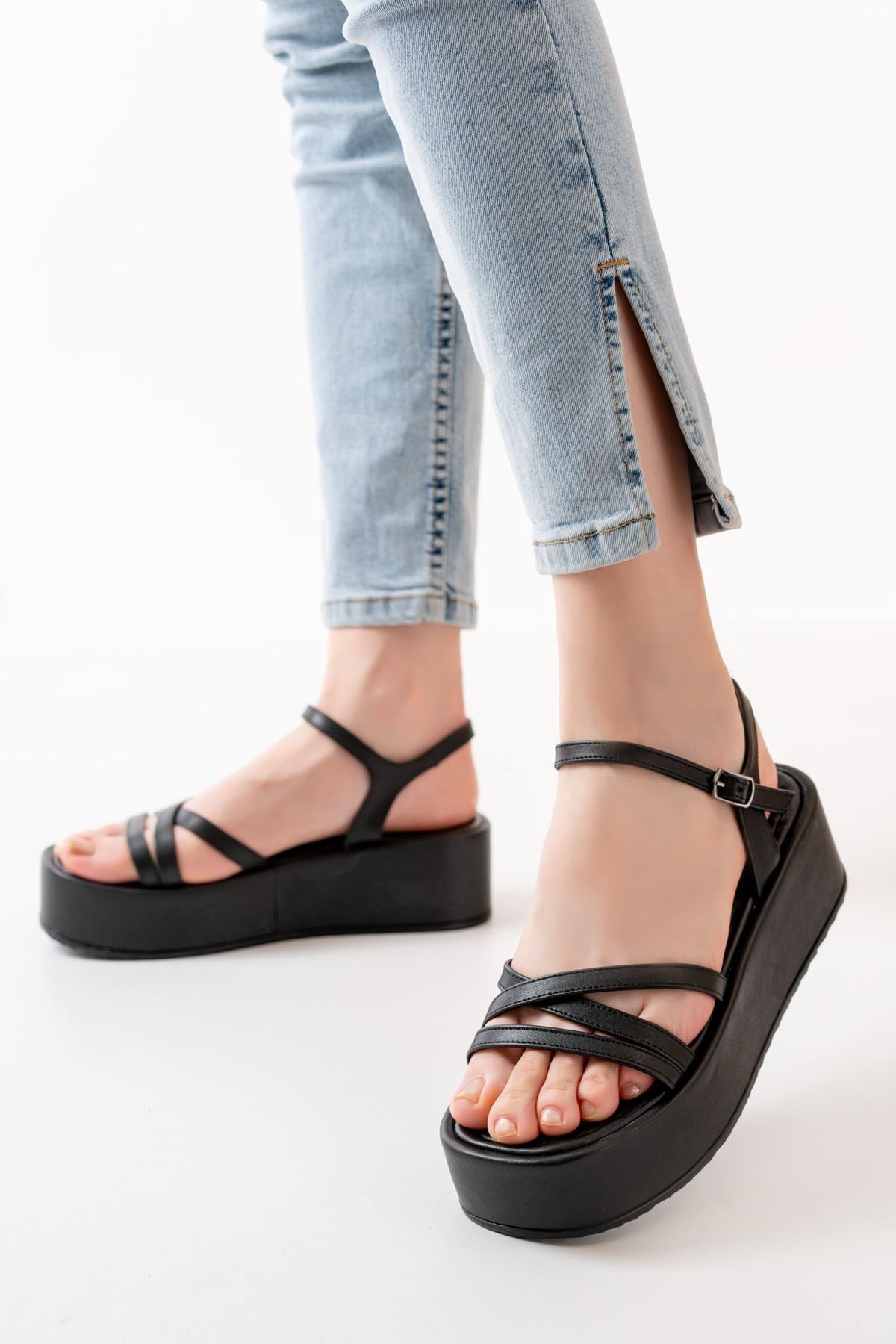 Azuve Siyah Dolgu Kadın Sandalet