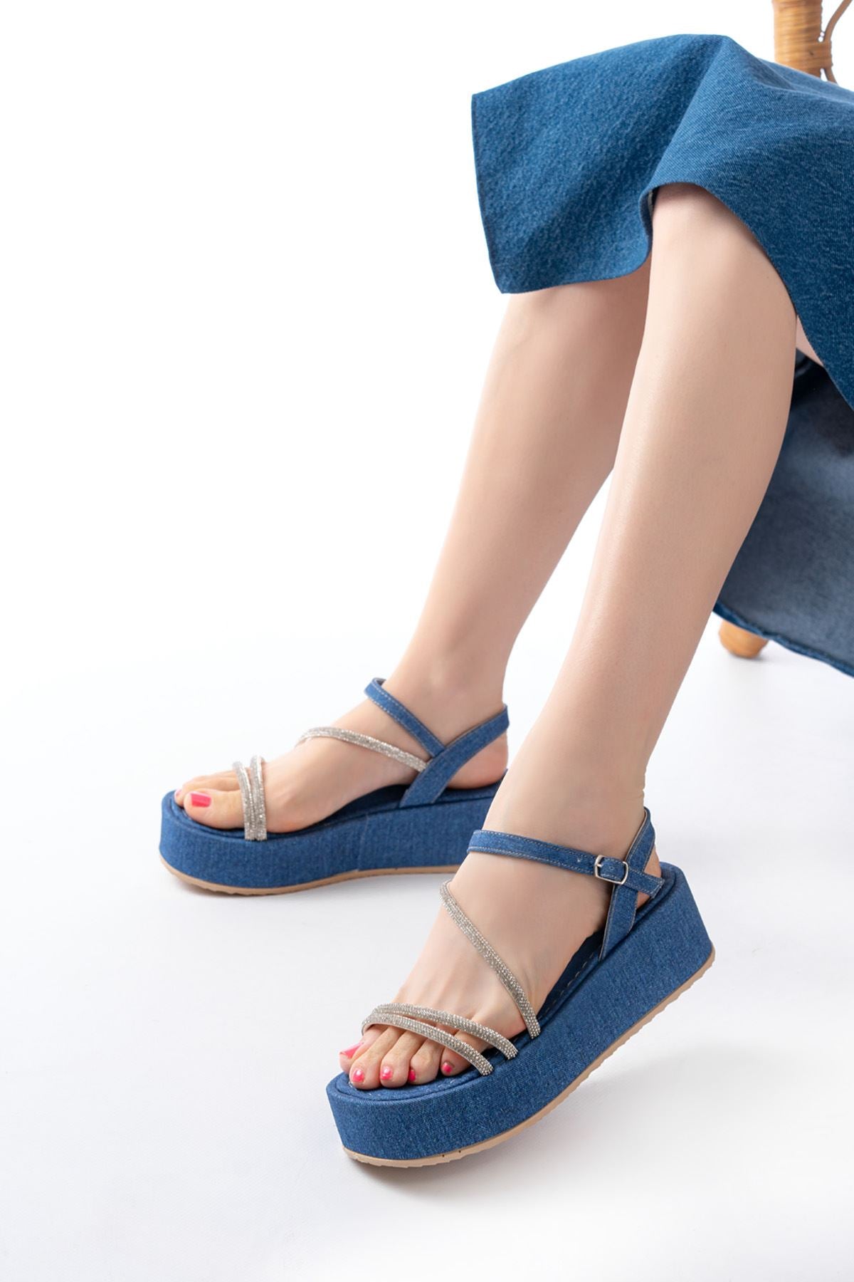 Zeyda Mavi Kot Taşlı Dolgu Topuklu Kadın Sandalet