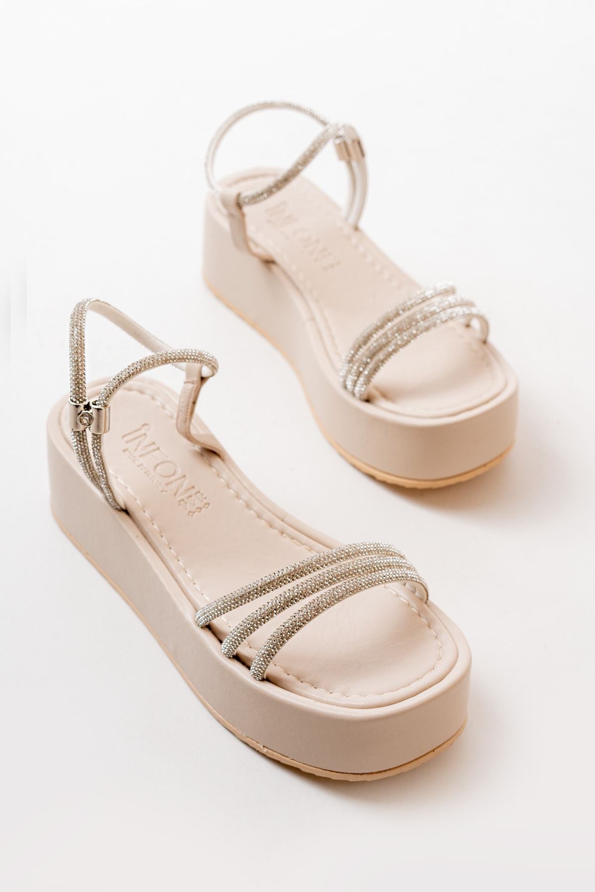 Azenly Bej Gümüş Taşlı Dolgu Kadın Sandalet