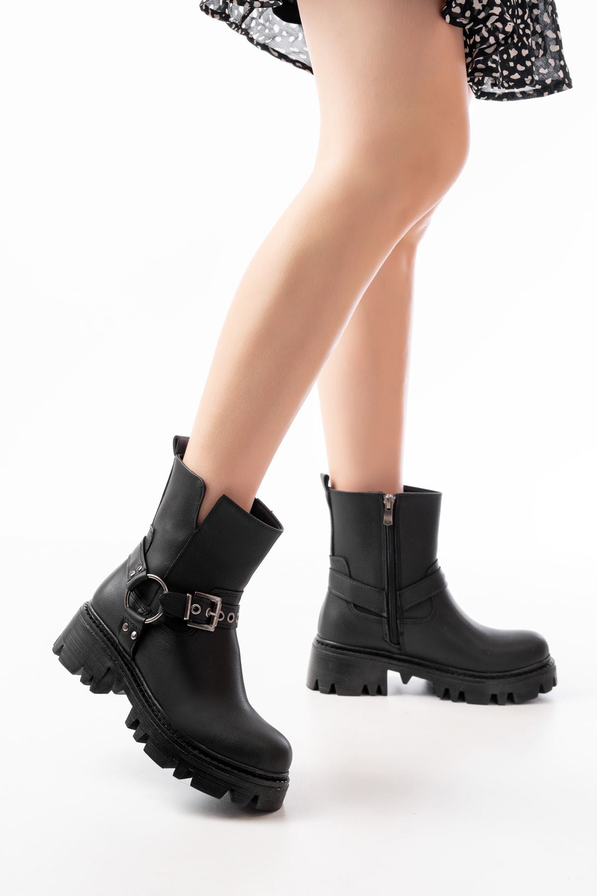 Bahen Siyah Fermuarlı Toka Detaylı Kadın Bot