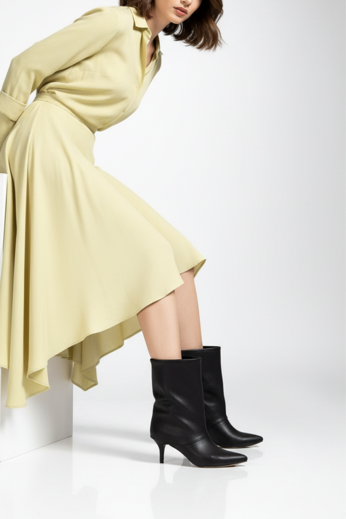 Zenora Kadın Siyah Yakalı İnce Topuklu Bot