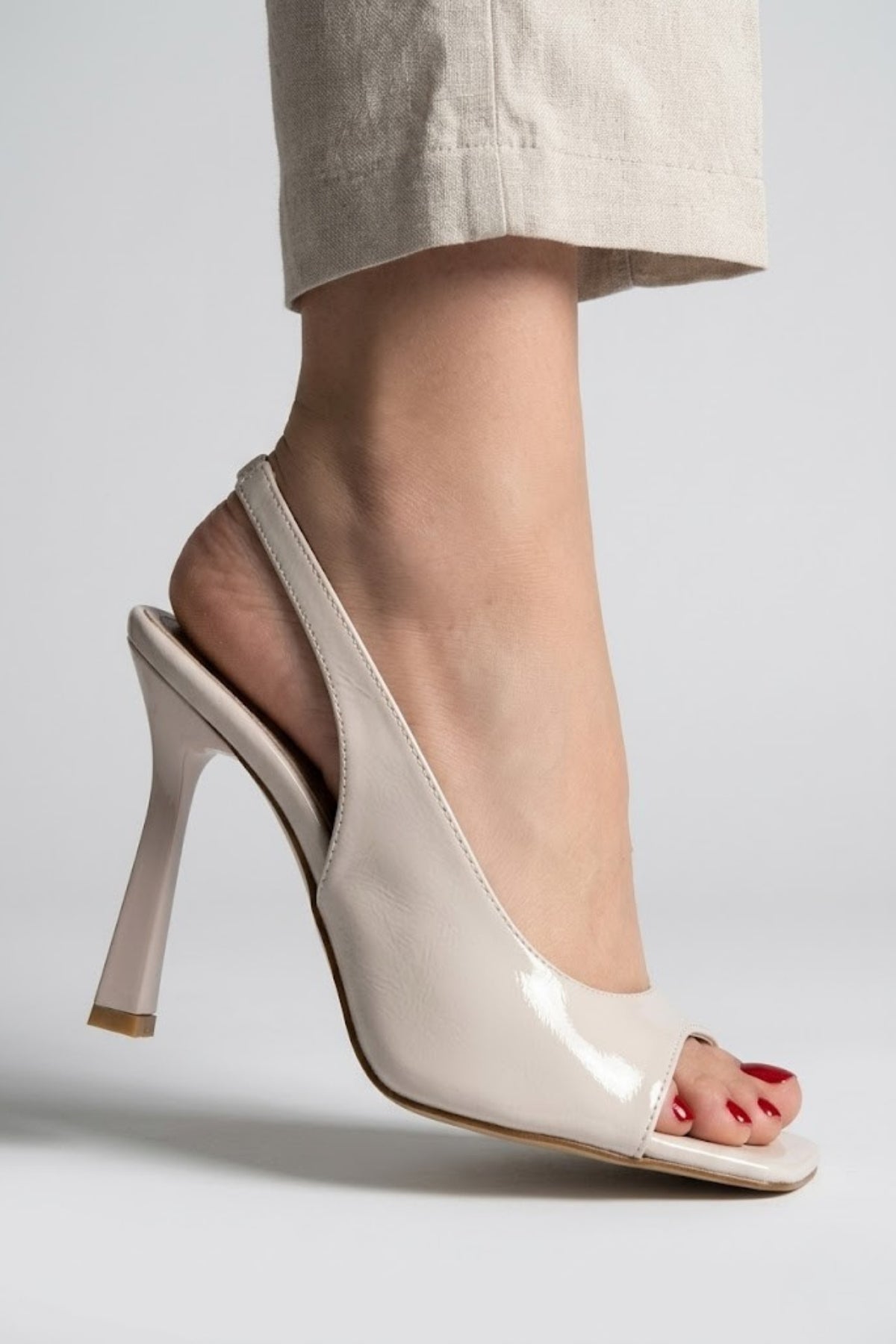 Janta Kadın Bej Topuklu Ayakkabı