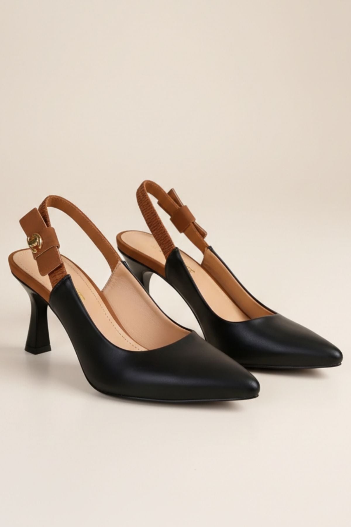 Toran Kadın Siyah Arkadan Lastikli Topuklu Ayakkabı