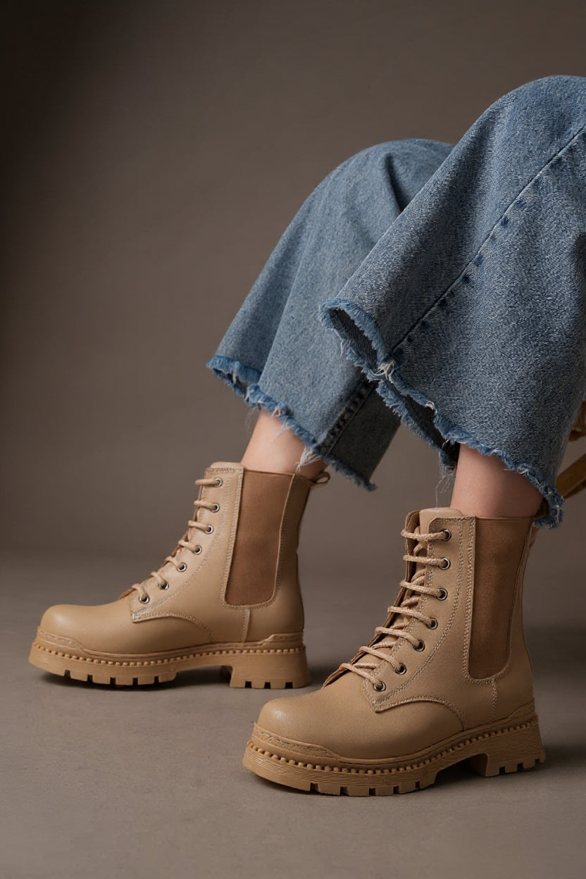 Hendy Bej Düz Topuklu Bağcıklı Lastikli Kadın Bot