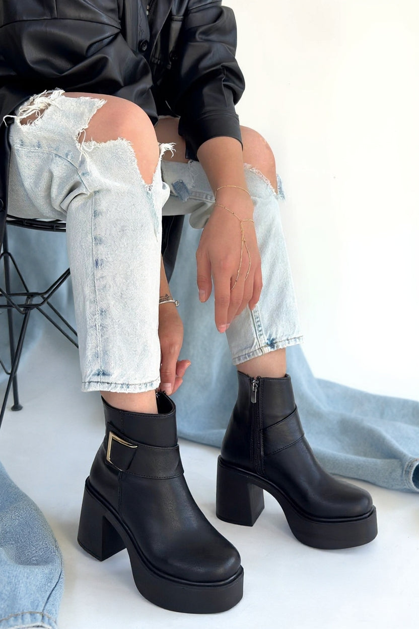 Lonji Kadın Siyah Tokalı Topuklu Bot