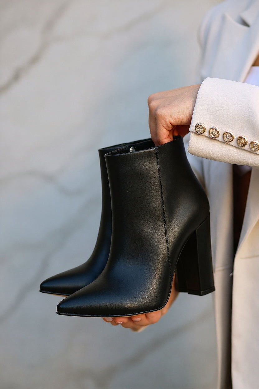 Loora Kadın Siyah Topuklu Bot