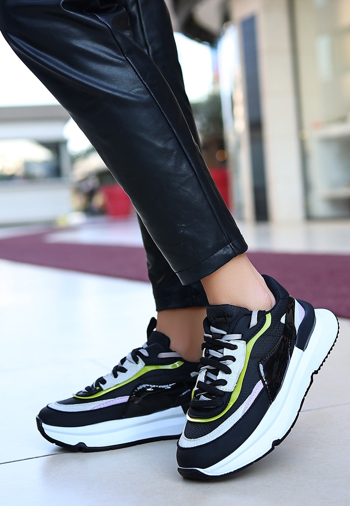 Aleh Kadın Siyah Lila Detaylı Çift Bağcıklı Spor Ayakkabı