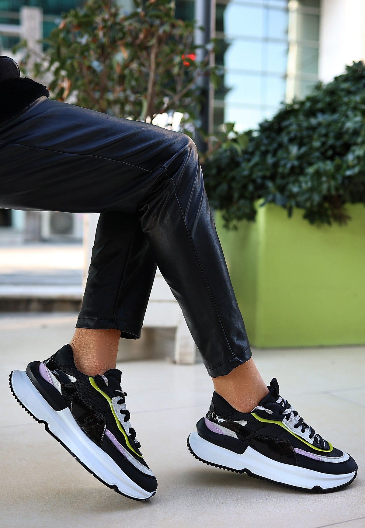 Aleh Kadın Siyah Lila Detaylı Çift Bağcıklı Spor Ayakkabı