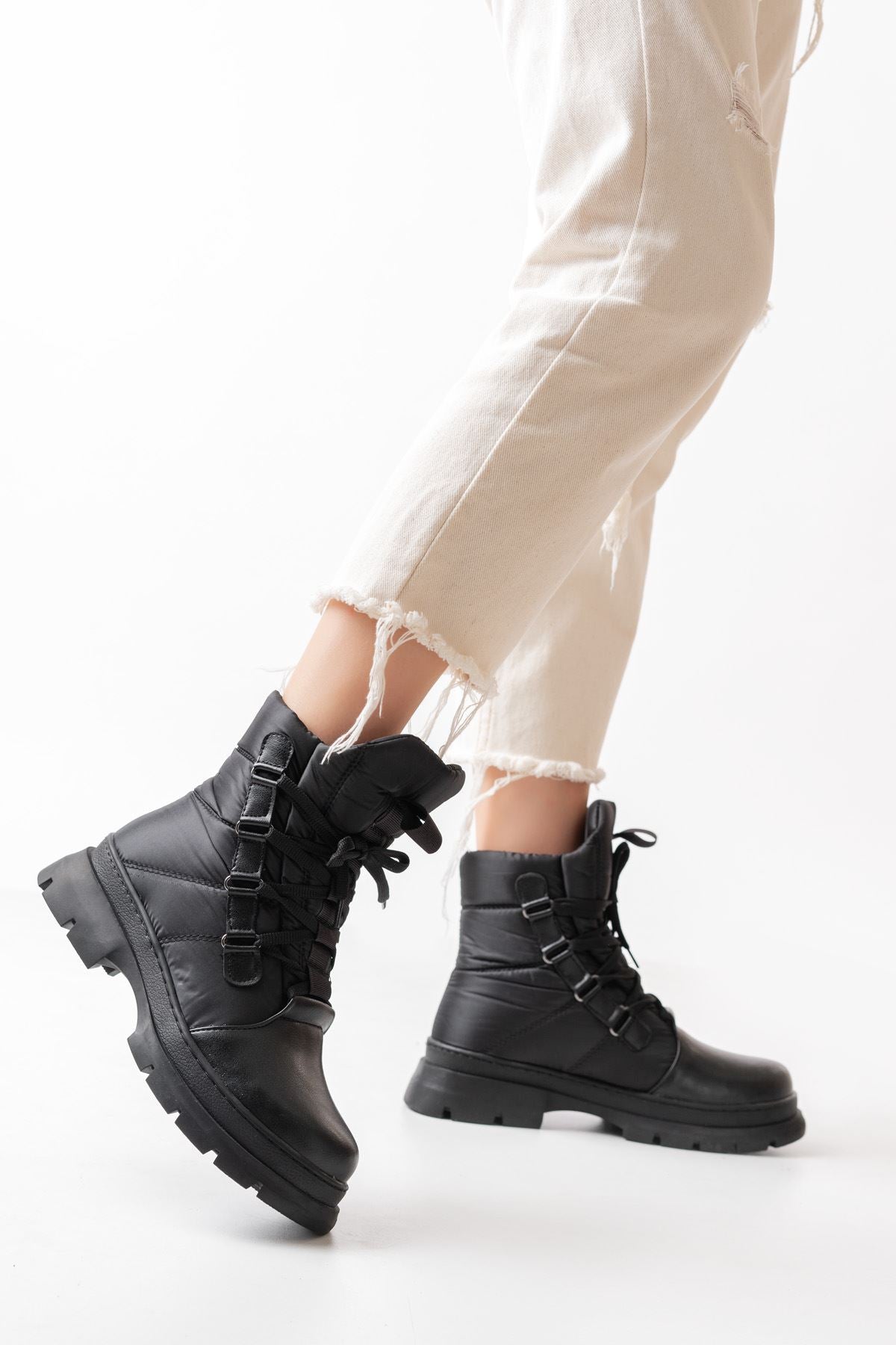 Salmera Siyah Bağcıklı Su Geçirmez Kadın Kar Botu