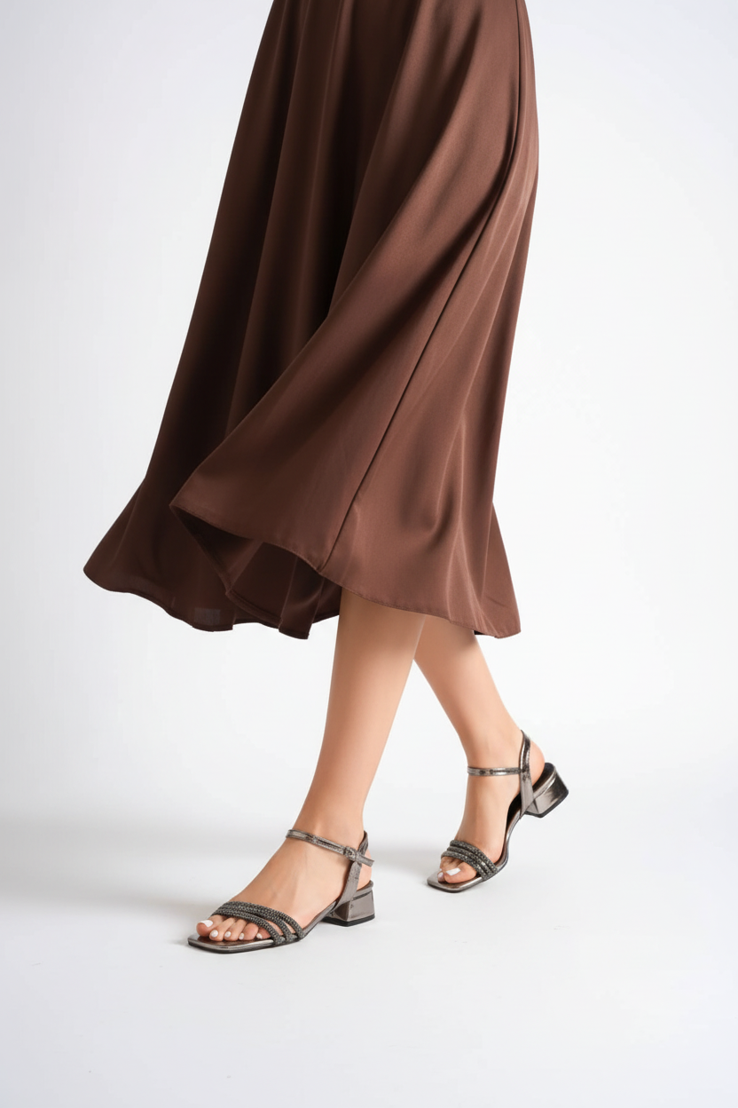 Belisse Kadın Platin Taş Detaylı Kalın Topuklu Şık Sandalet