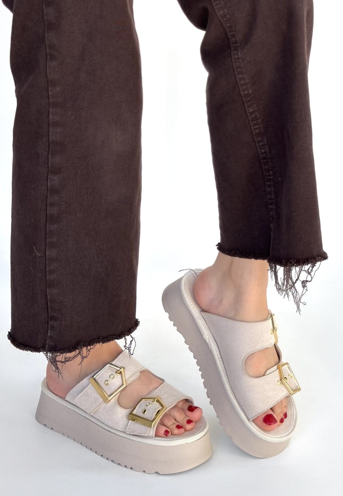 Coer Kadın Bej Süet Çift Tokalı Terlik