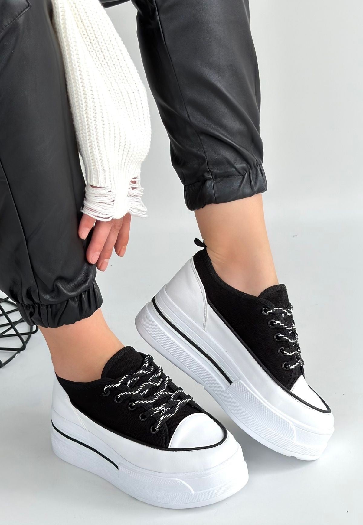 Dalen Kadın Siyah Keten Bağcıklı Spor Ayakkabı