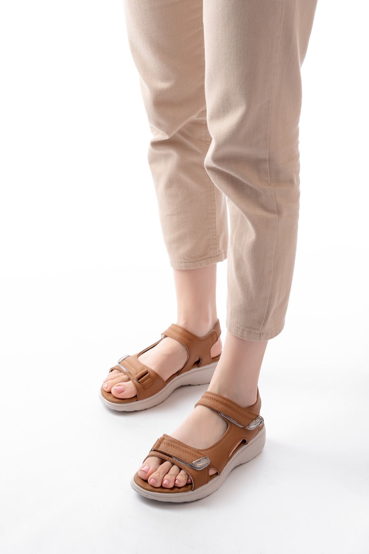 Tukep Taba Baret Cırtlı Dikişli Kadın Sandalet