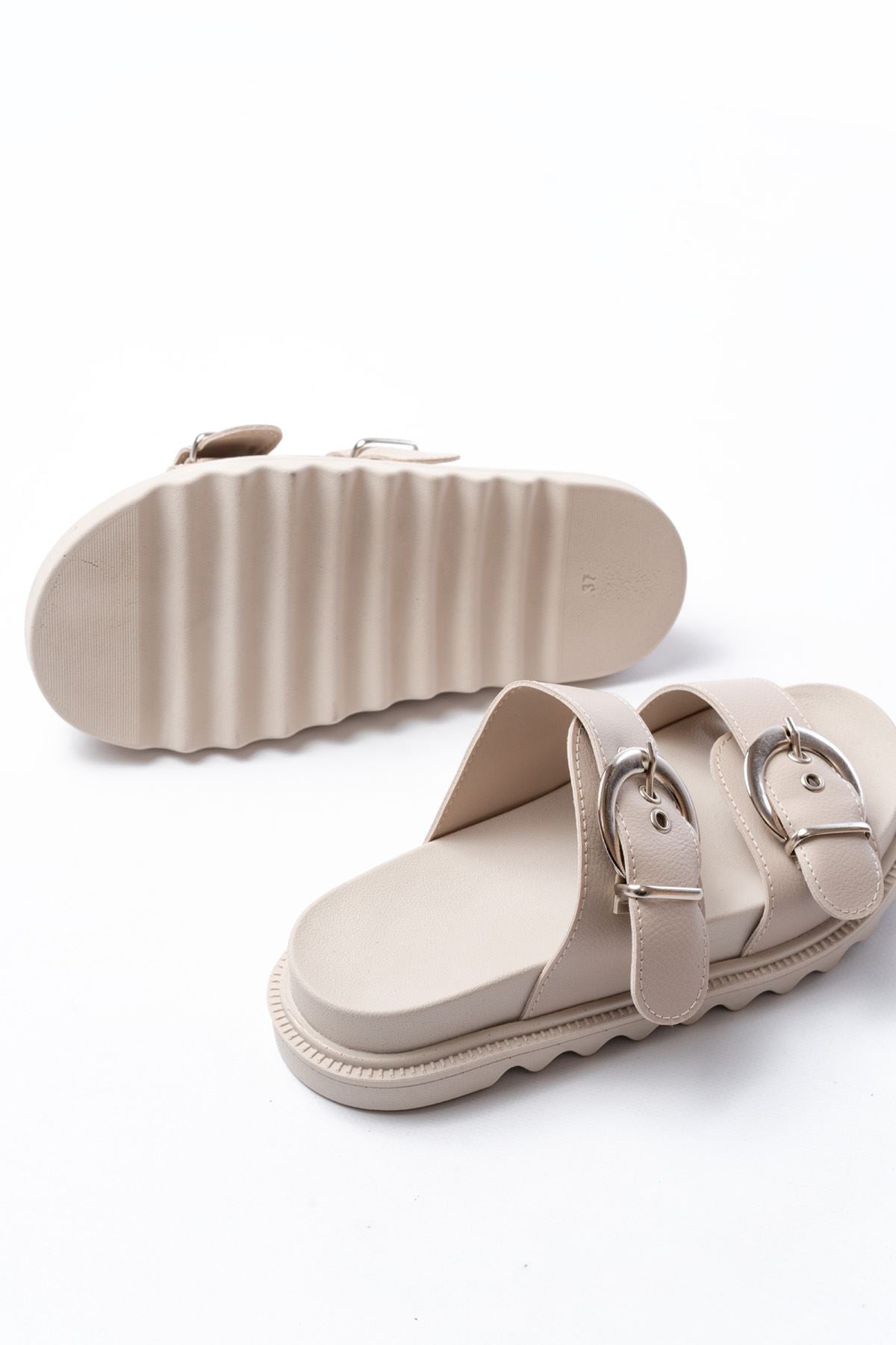Nisve Kadın Bej Çift Tokalı Terlik