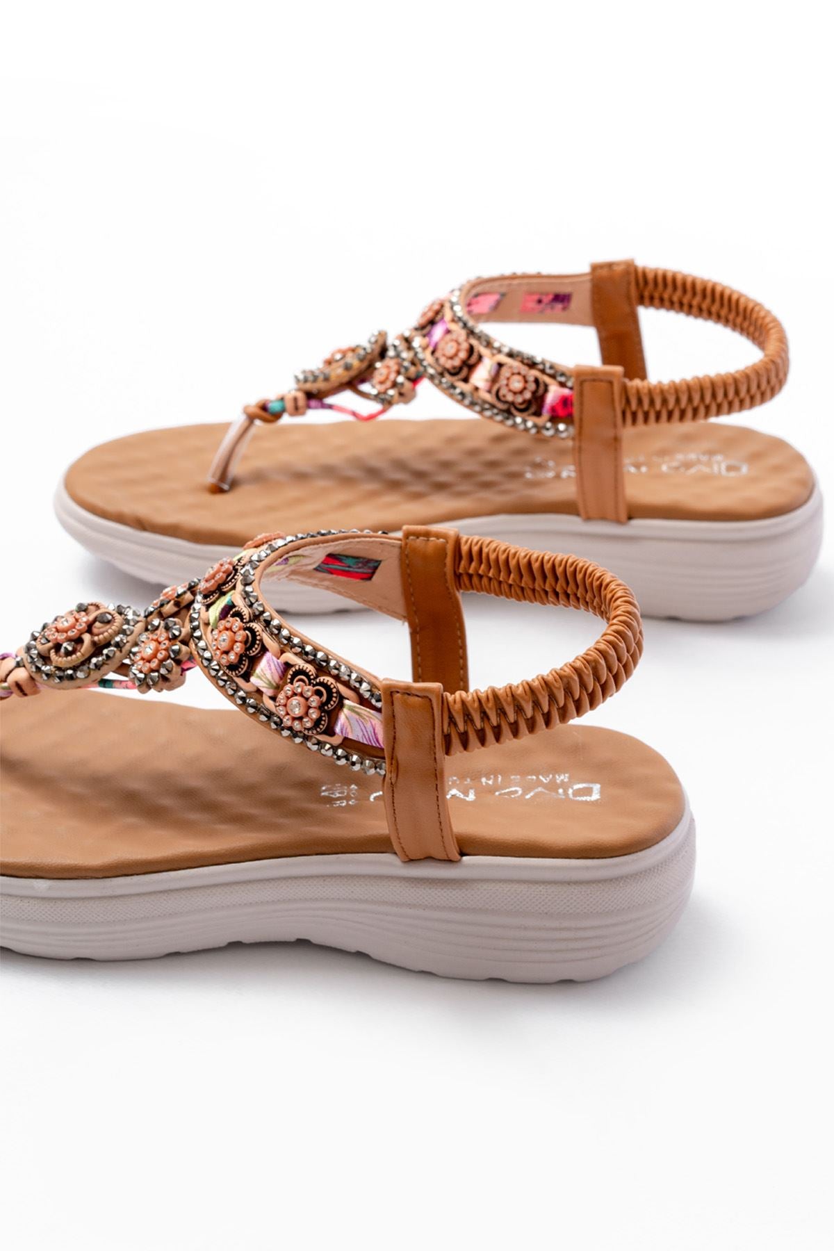 Karemy Taba Taşlı Arka Lastikli Parmak Arası Kadın Sandalet