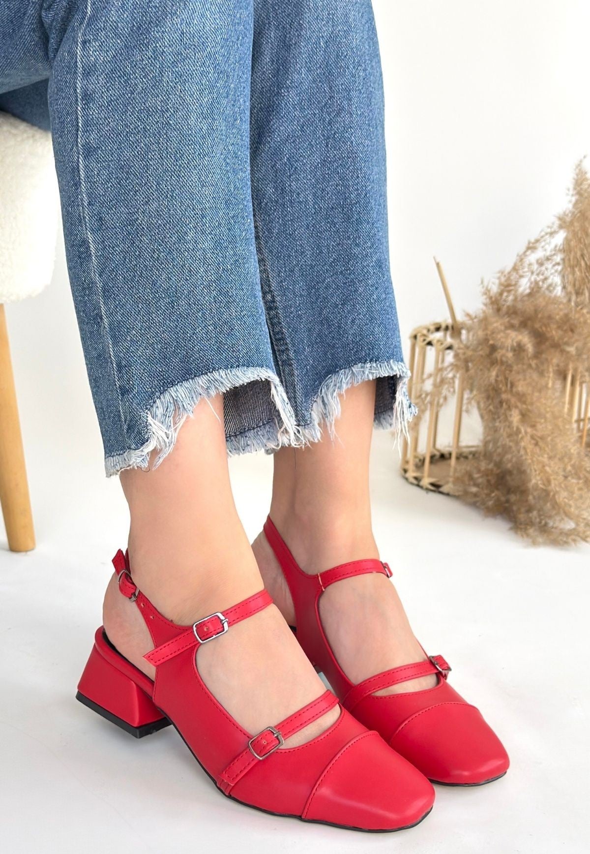 Doran Kadın Tokalı Kırmızı Kısa Topuklu Ayakkabı