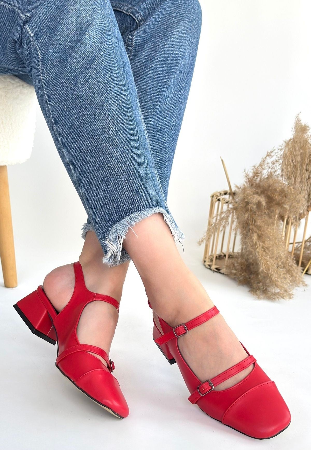 Doran Kadın Tokalı Kırmızı Kısa Topuklu Ayakkabı