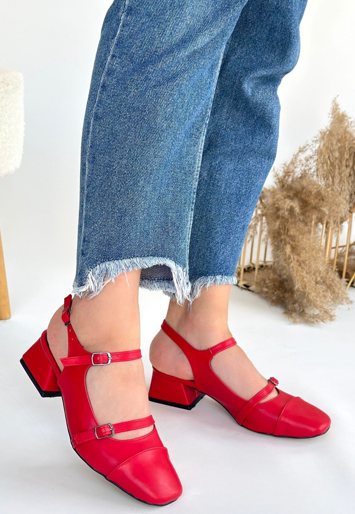 Doran Kadın Tokalı Kırmızı Kısa Topuklu Ayakkabı