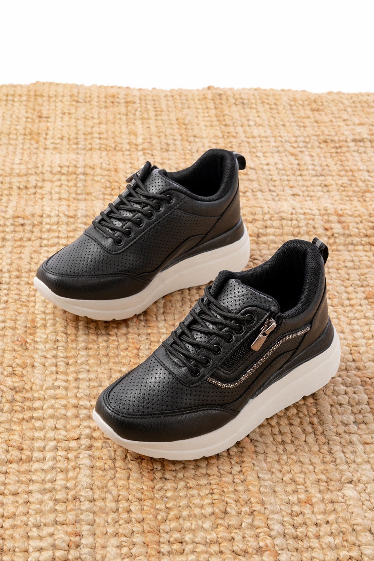 Liren Kadın Siyah Taş Aksesuarlı Spor Ayakkabı