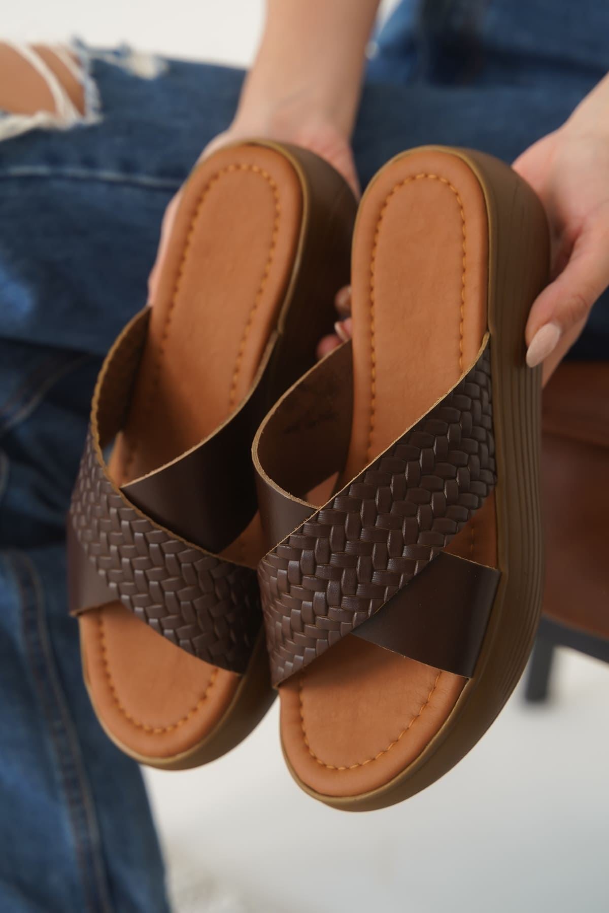 Fayn Kadın Örgü Desenli Hakiki Deri Acı Kahve Terlik