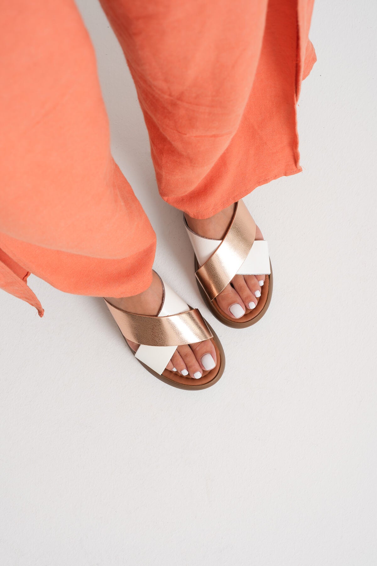 Fayn Kadın Hakiki Deri Beyaz - Altın Terlik