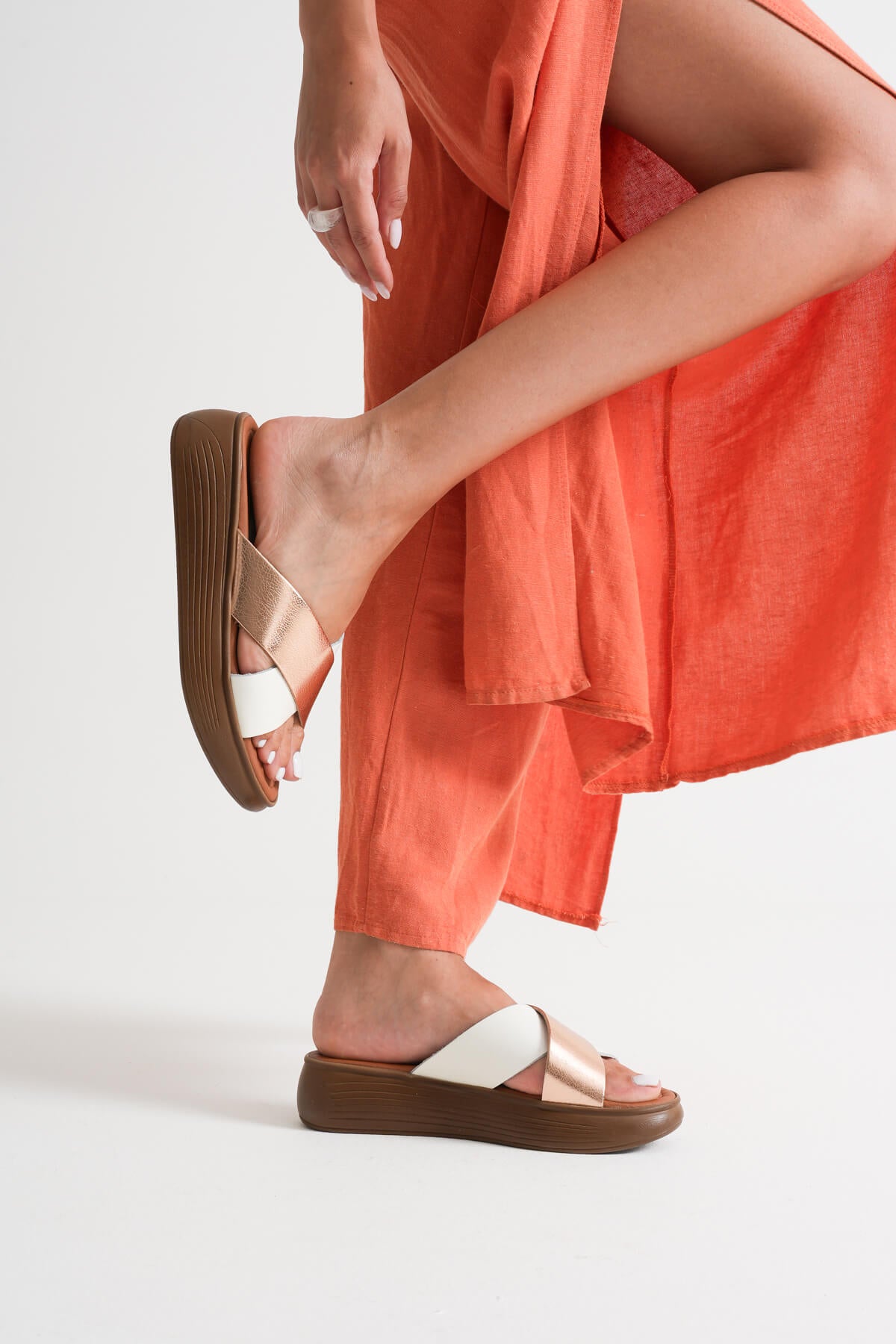 Fayn Kadın Hakiki Deri Beyaz - Altın Terlik