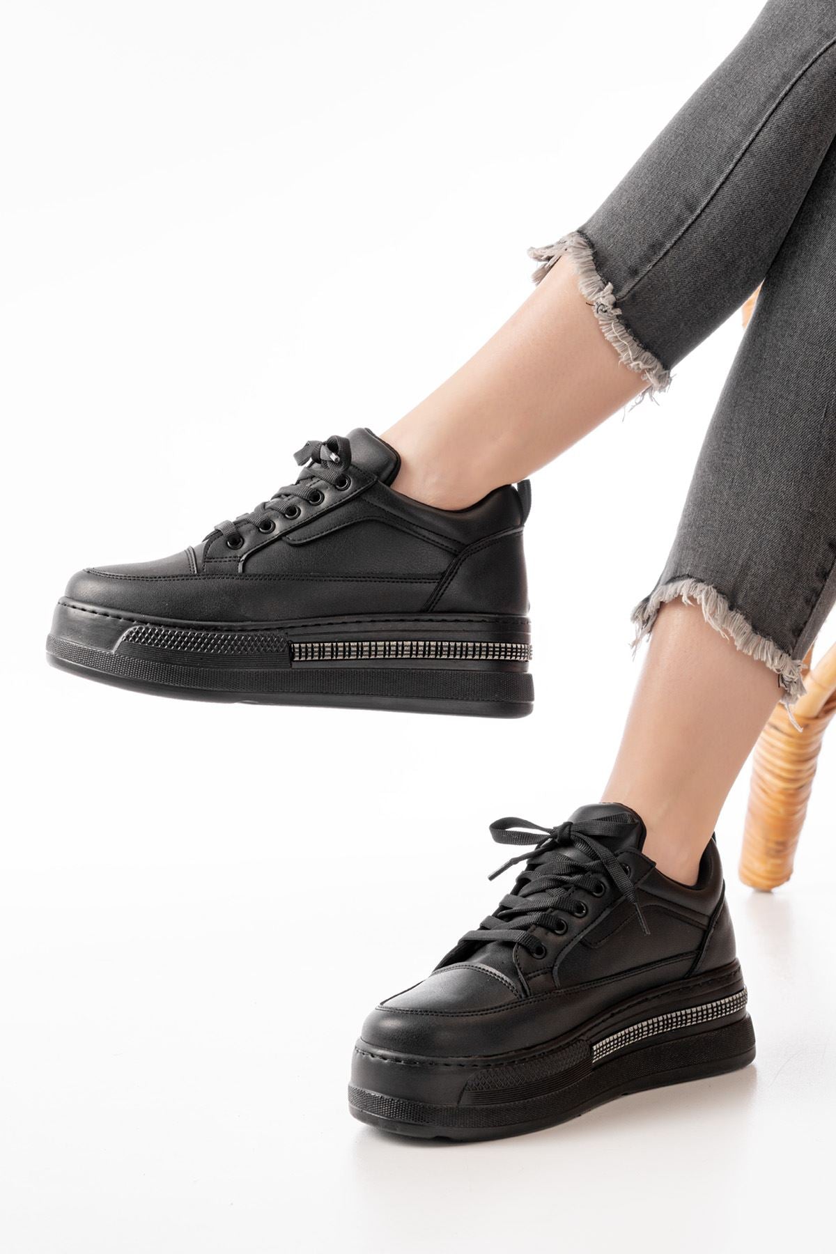 Senvia Kadın Siyah Taş Aksesuarlı Spor Ayakkabı