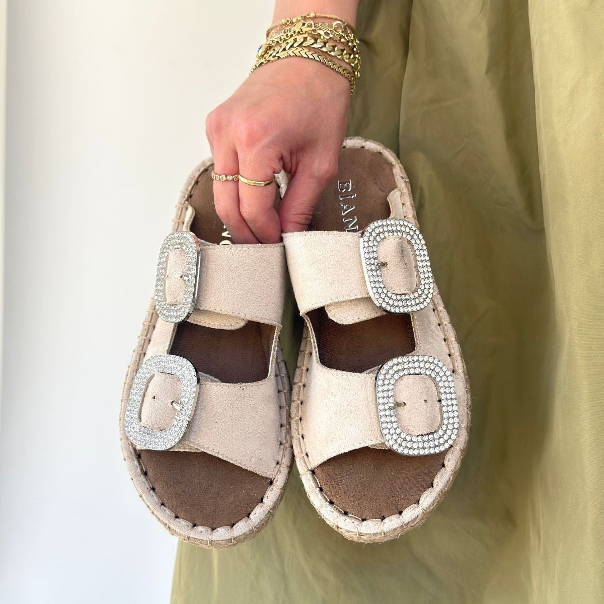 Hertas Kadın Bej Nubuk Taşlı Tokalı Terlik