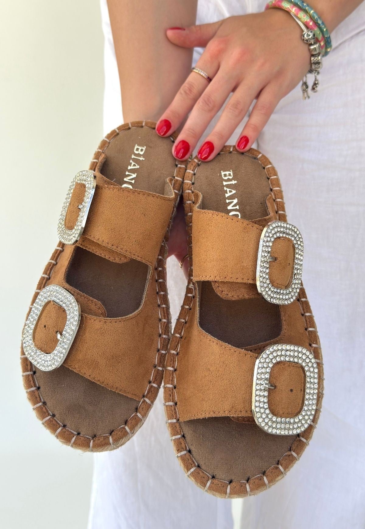 Hertas Kadın Vizon Nubuk Taşlı Tokalı Terlik