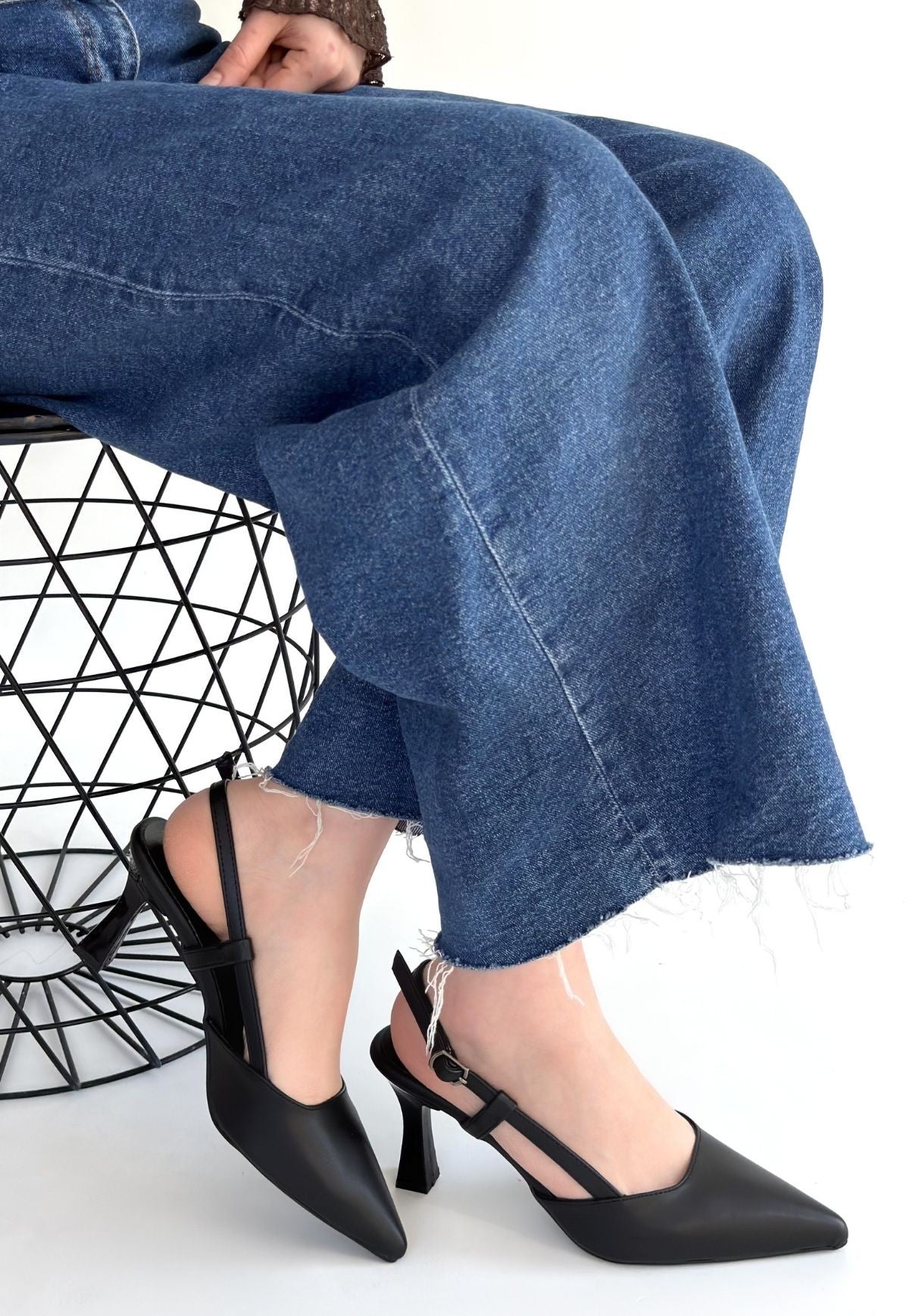 Hoost Kadın Siyah Sivri Burunlu Topuklu Ayakkabı