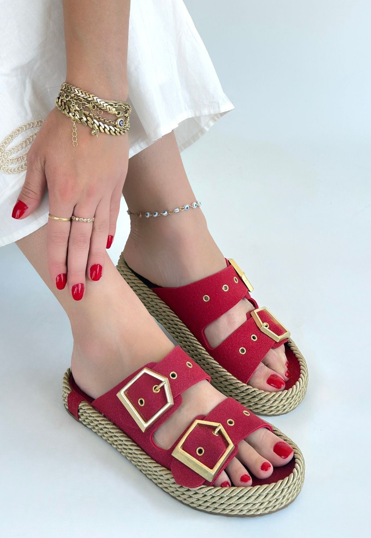 İces Kadın Kırmızı Nubuk Tokalı Terlik