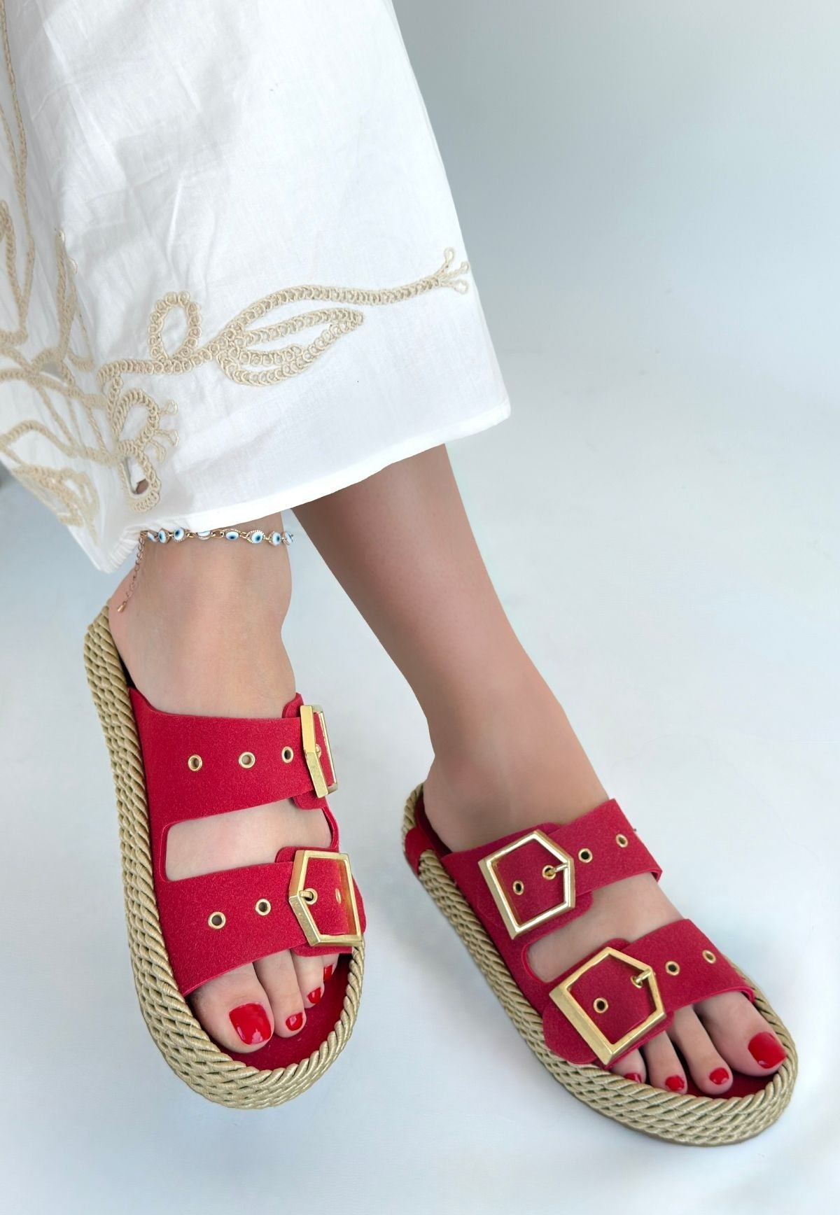 İces Kadın Kırmızı Nubuk Tokalı Terlik