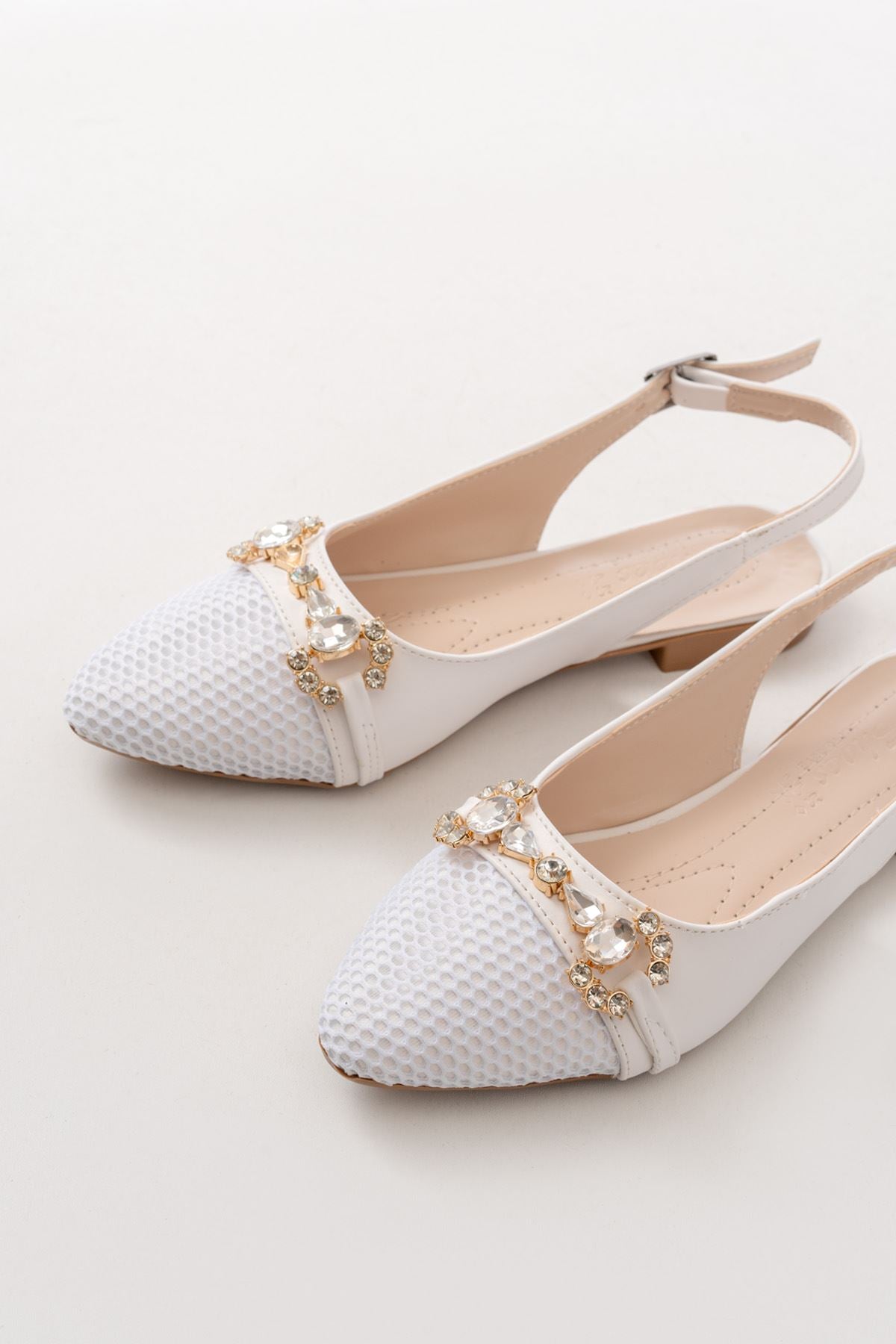 Gallyn Beyaz Günlük Fileli Taş Aksesuarlı Kadın Babet