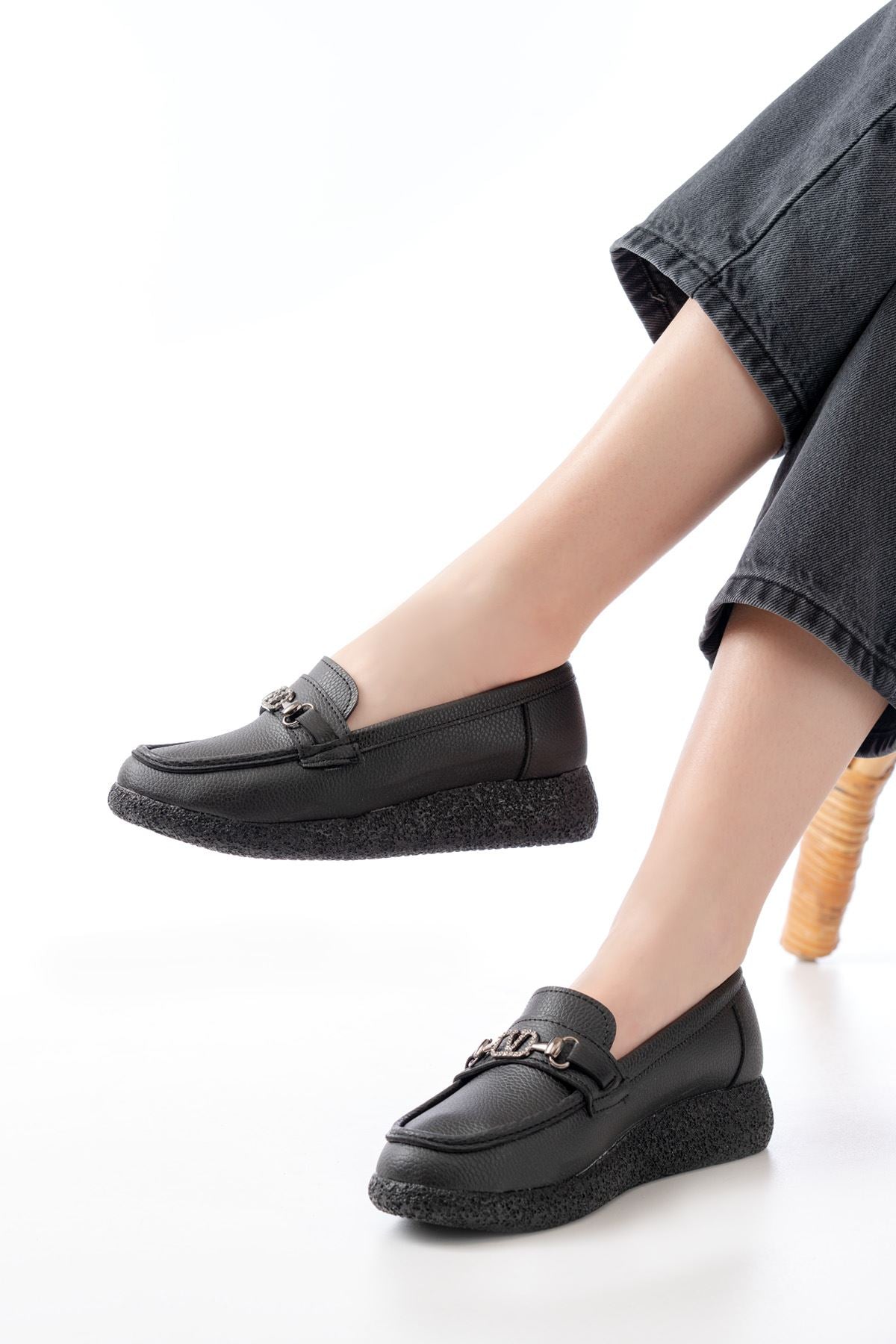 Jarone Siyah Toka Detaylı Kadın Loafer Ayakkabı