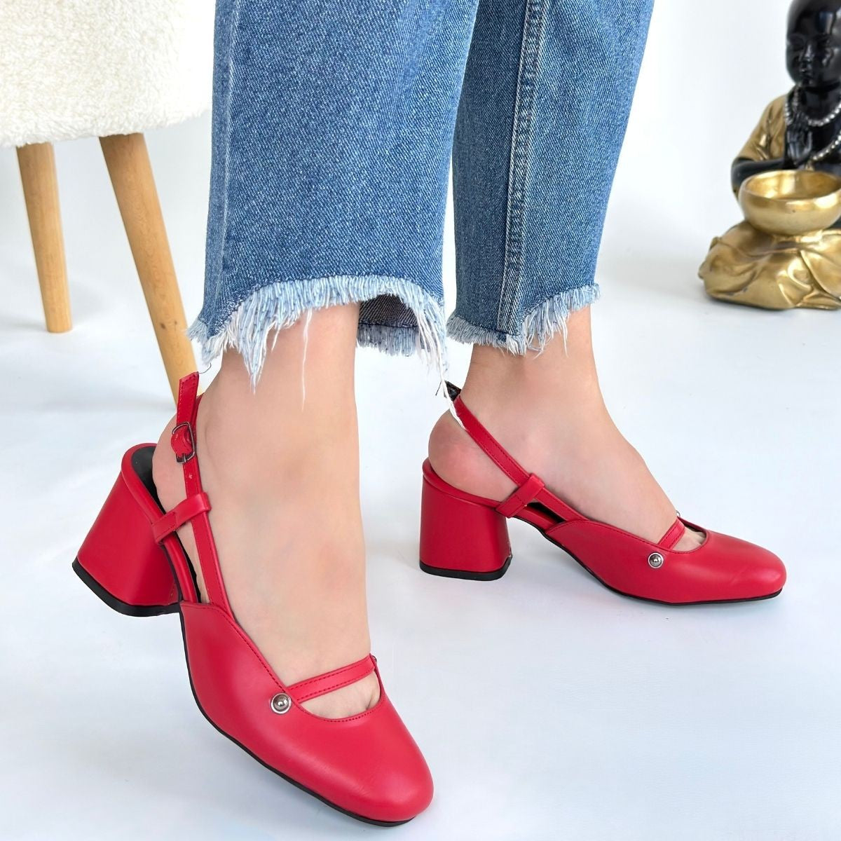 Jecci Kadın Kırmızı Kapalı Burun Topuklu Ayakkabı