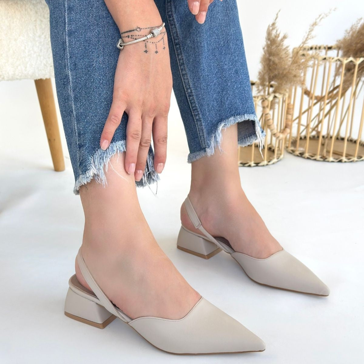 Jenti Kadın Bej Kapalı Burun Kısa Topuklu Ayakkabı