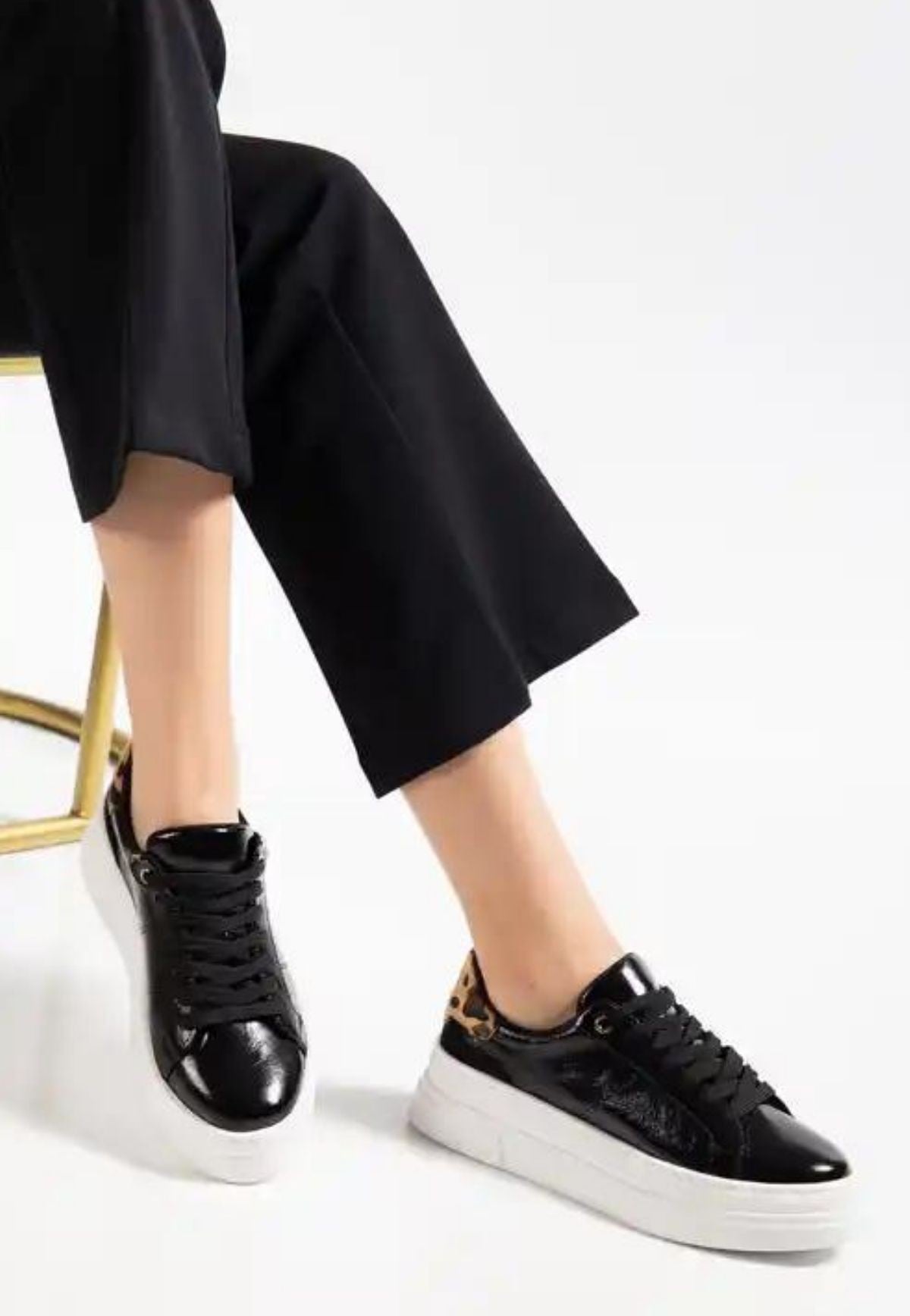 Jetan Kadın Siyah Rugan Bağcıklı Spor Ayakkabı