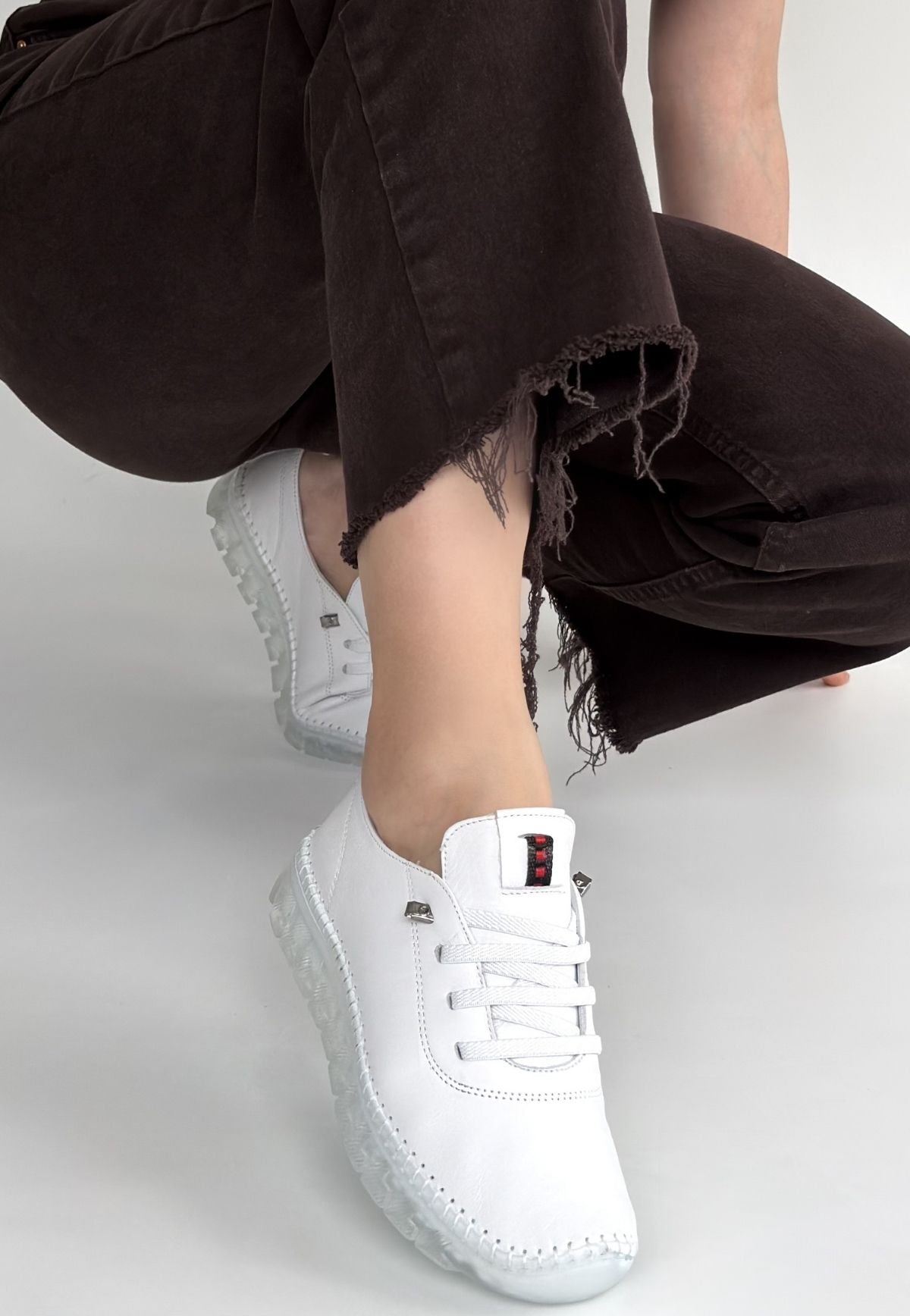 Jiten Kadın Beyaz Hakiki Deri Bağcıklı Spor Ayakkabı