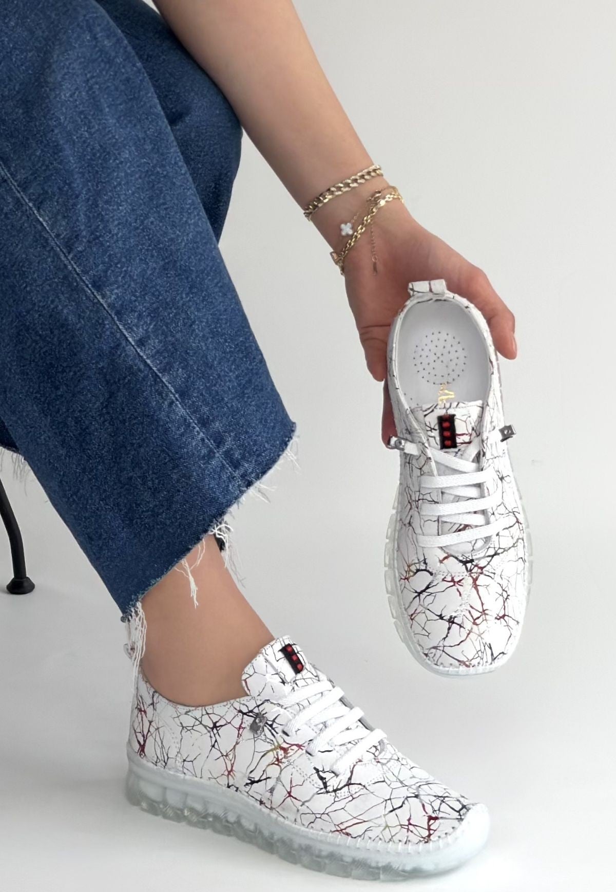 Jiten Kadın Beyaz Desenli Hakiki Deri Bağcıklı Spor Ayakkabı