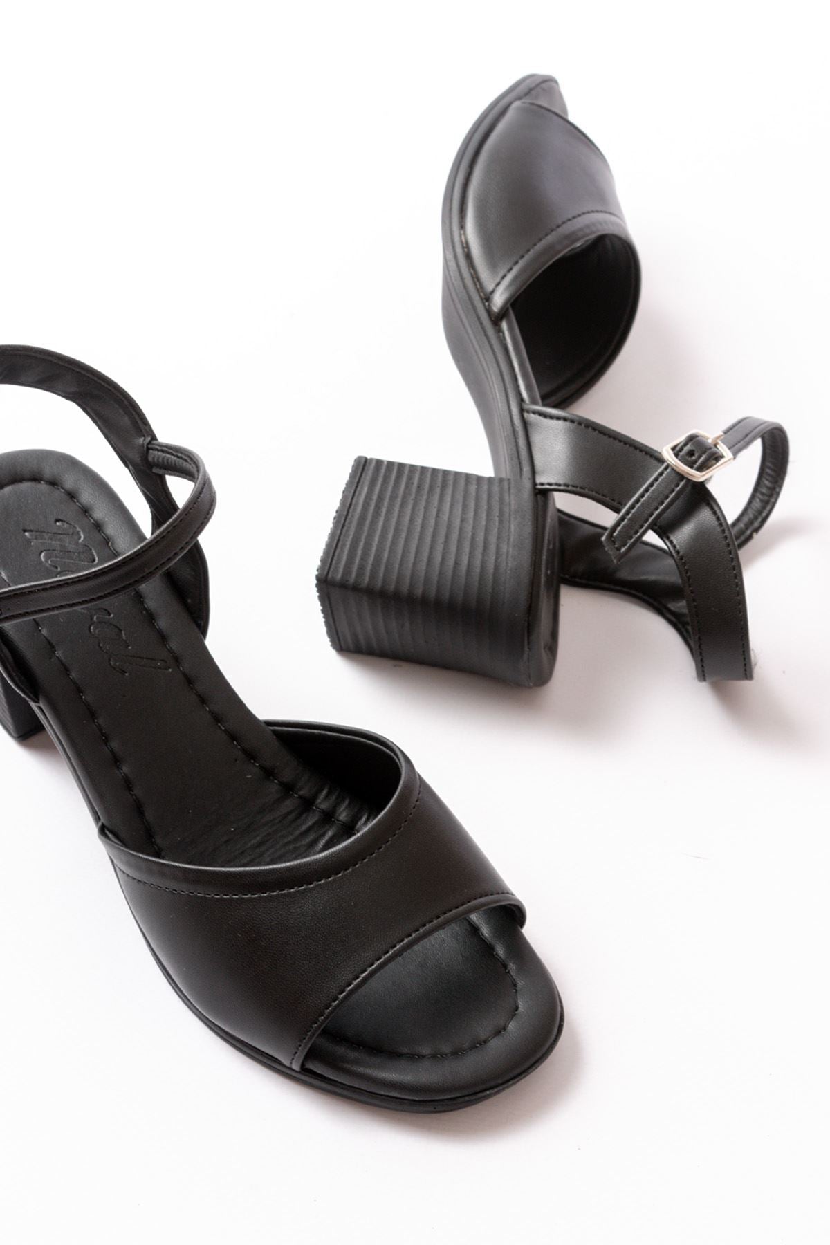 Atelya Siyah Topuklu Kadın Sandalet