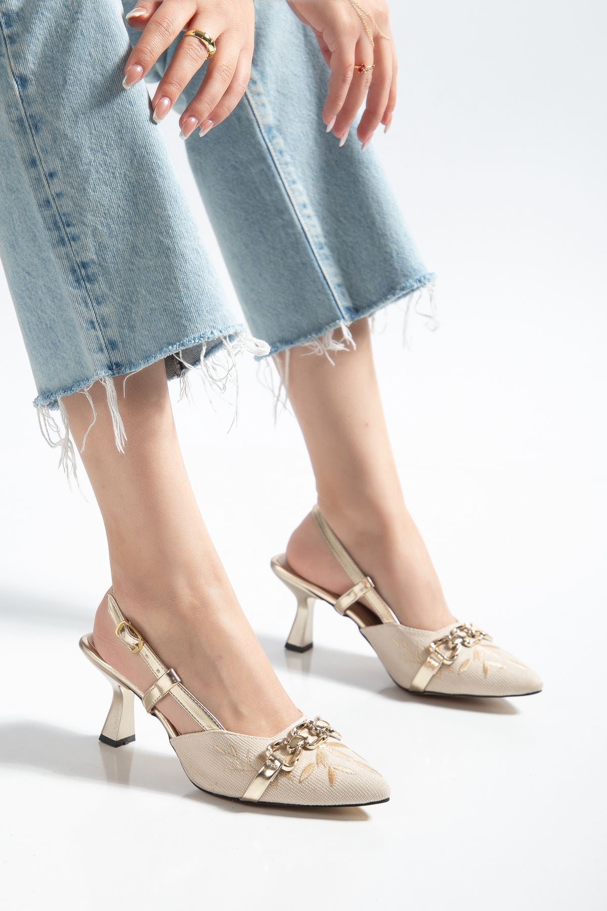 Bossinly Altın Keten Arkası Açık Tokalı Topuklu Kadın Ayakkabı