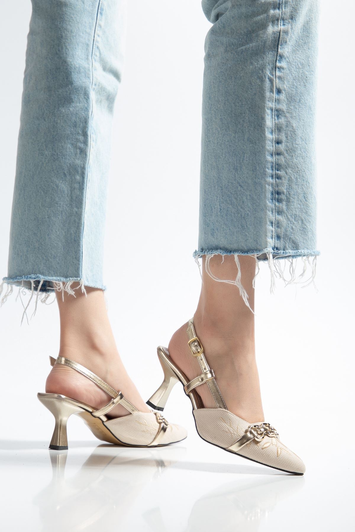 Bossinly Altın Keten Arkası Açık Tokalı Topuklu Kadın Ayakkabı