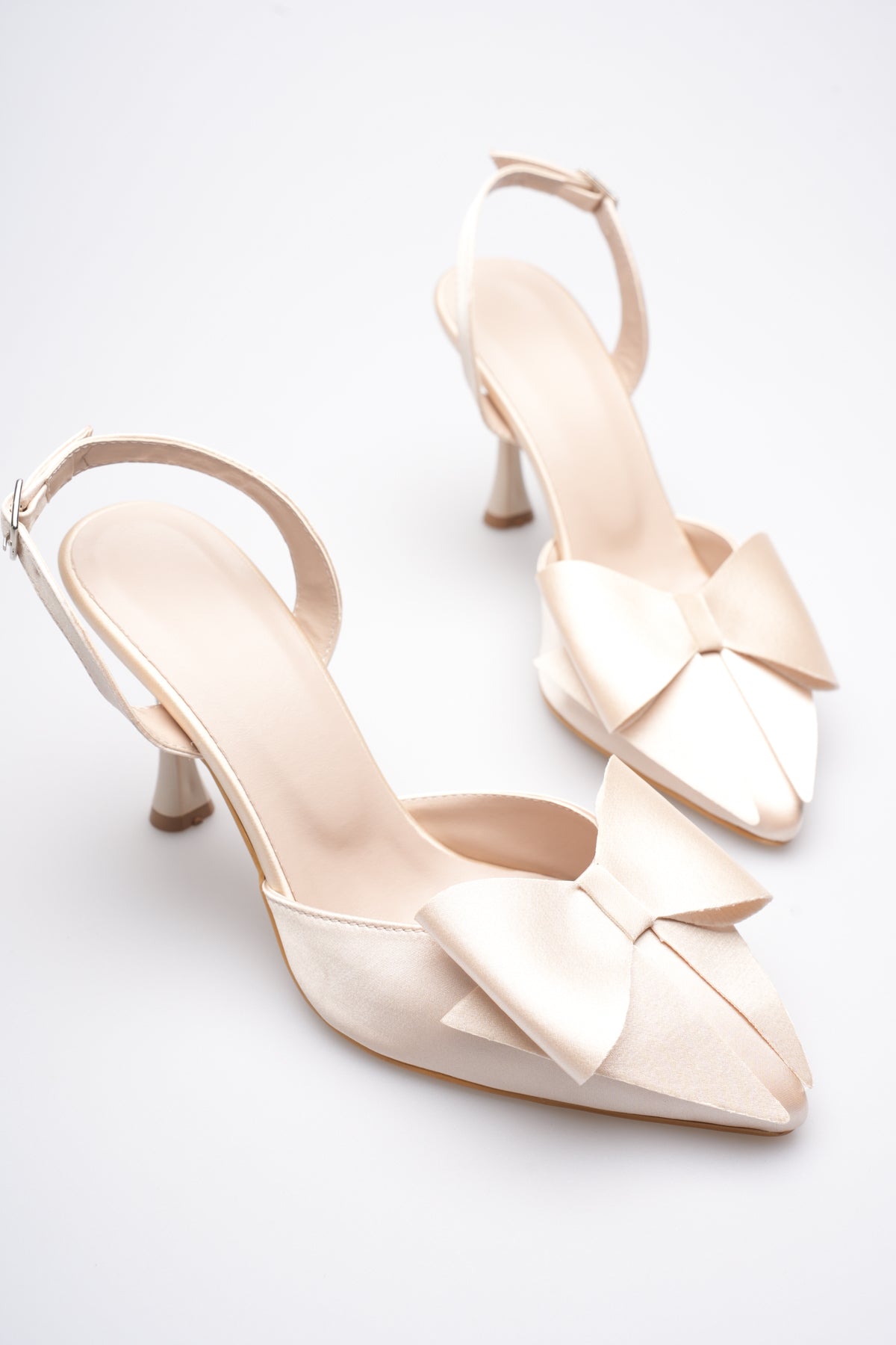 Fioren Kadın Bej Fiyonklu Saten Slingback Topuklu Ayakkabı