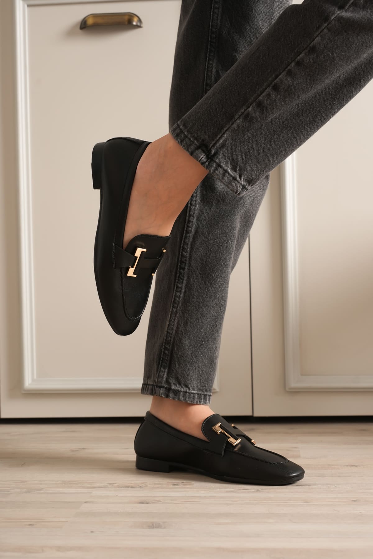 Orvyn Kadın Siyah Tokalı Babet Ayakkabı