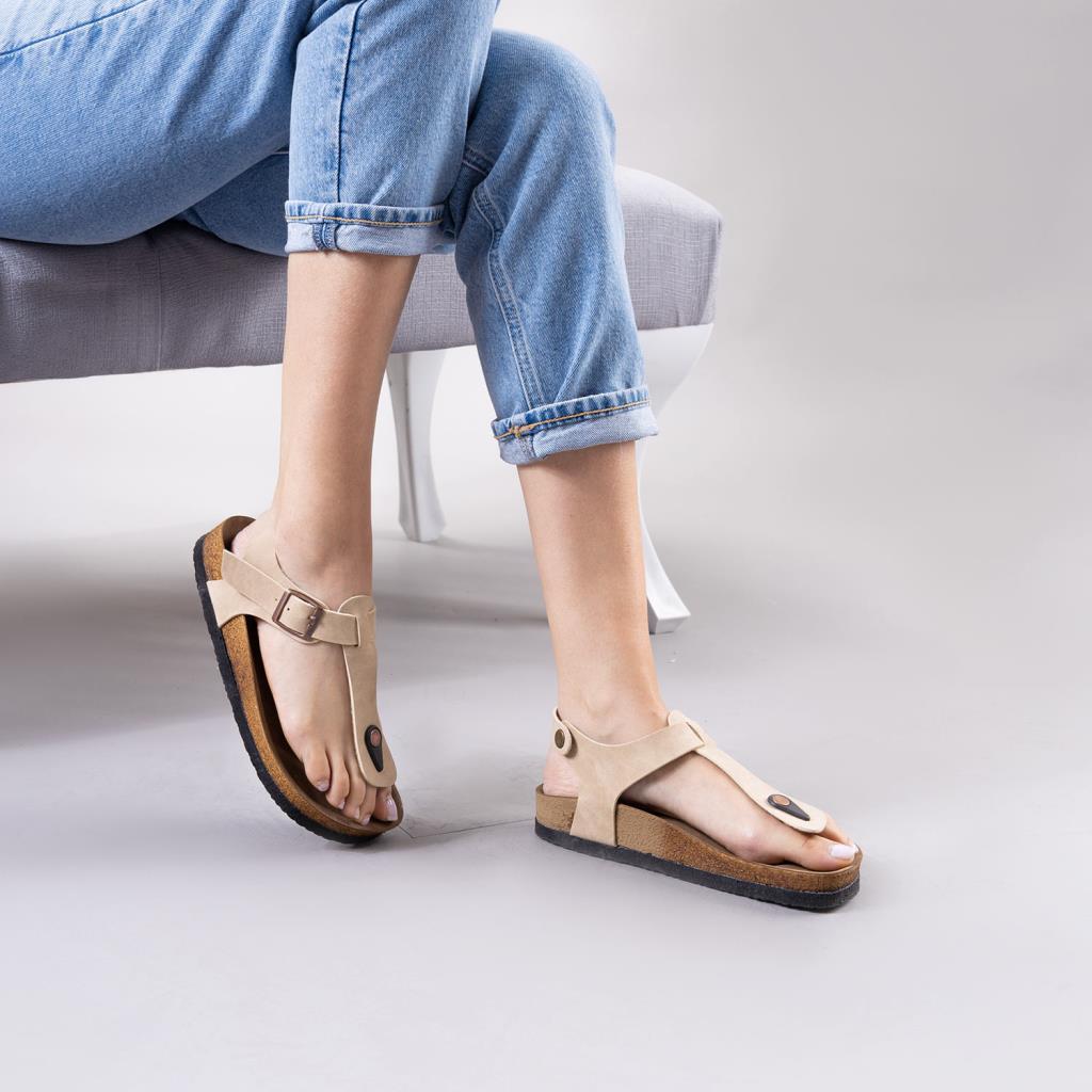 Larindo Bej Süet Parmak Arası Sandalet