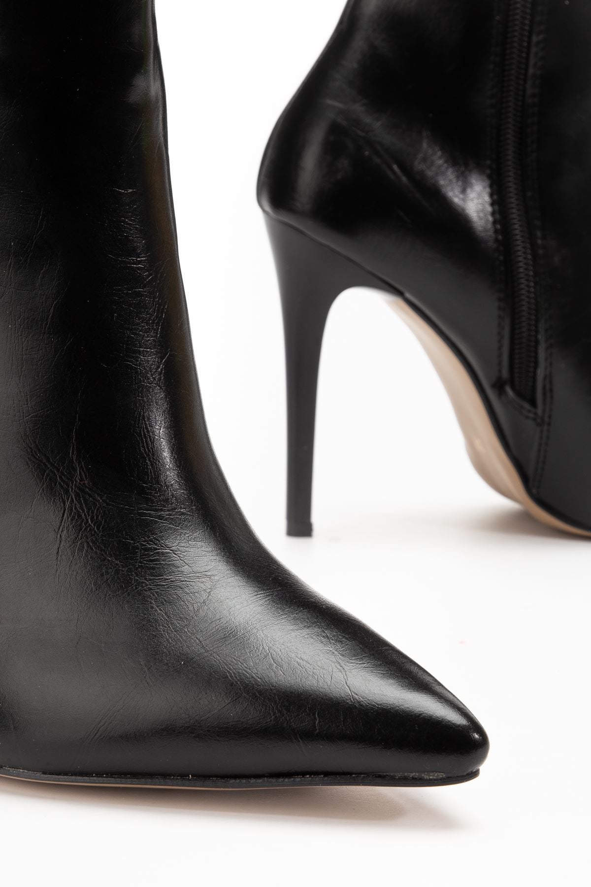 Diayen Siyah Kırışık Rugan Fermuarlı Lastikli İnce Yüksek Topuklu Kadın Çizme