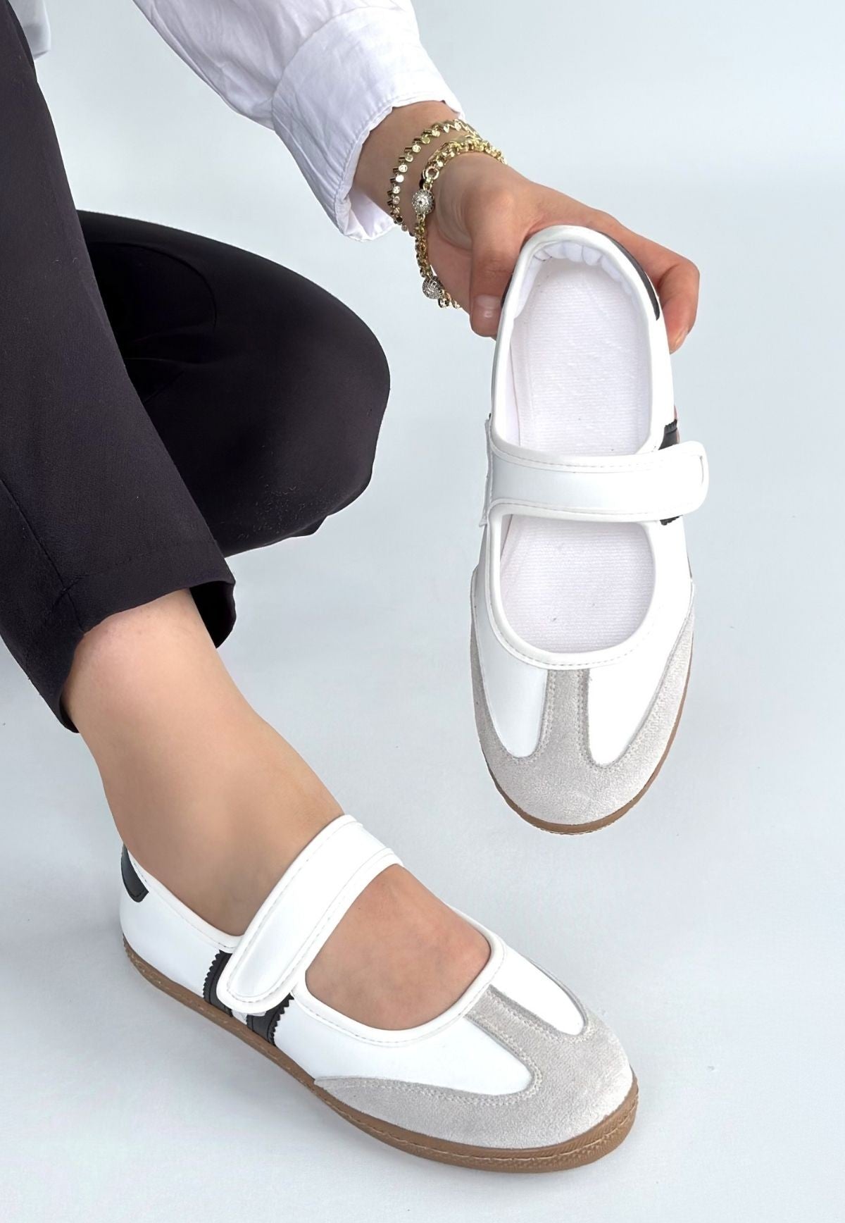 Menja Beyaz Cırt Cırtlı Spor Babet